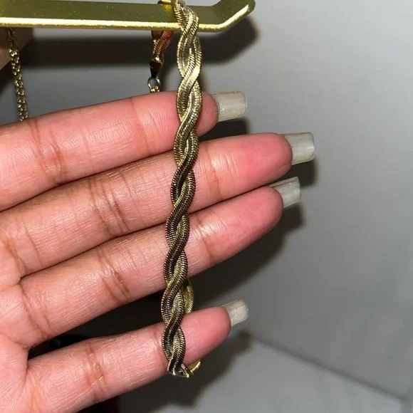 #96 Gold Plated Twisted Herringbone bracelet - Picture 3 of 8